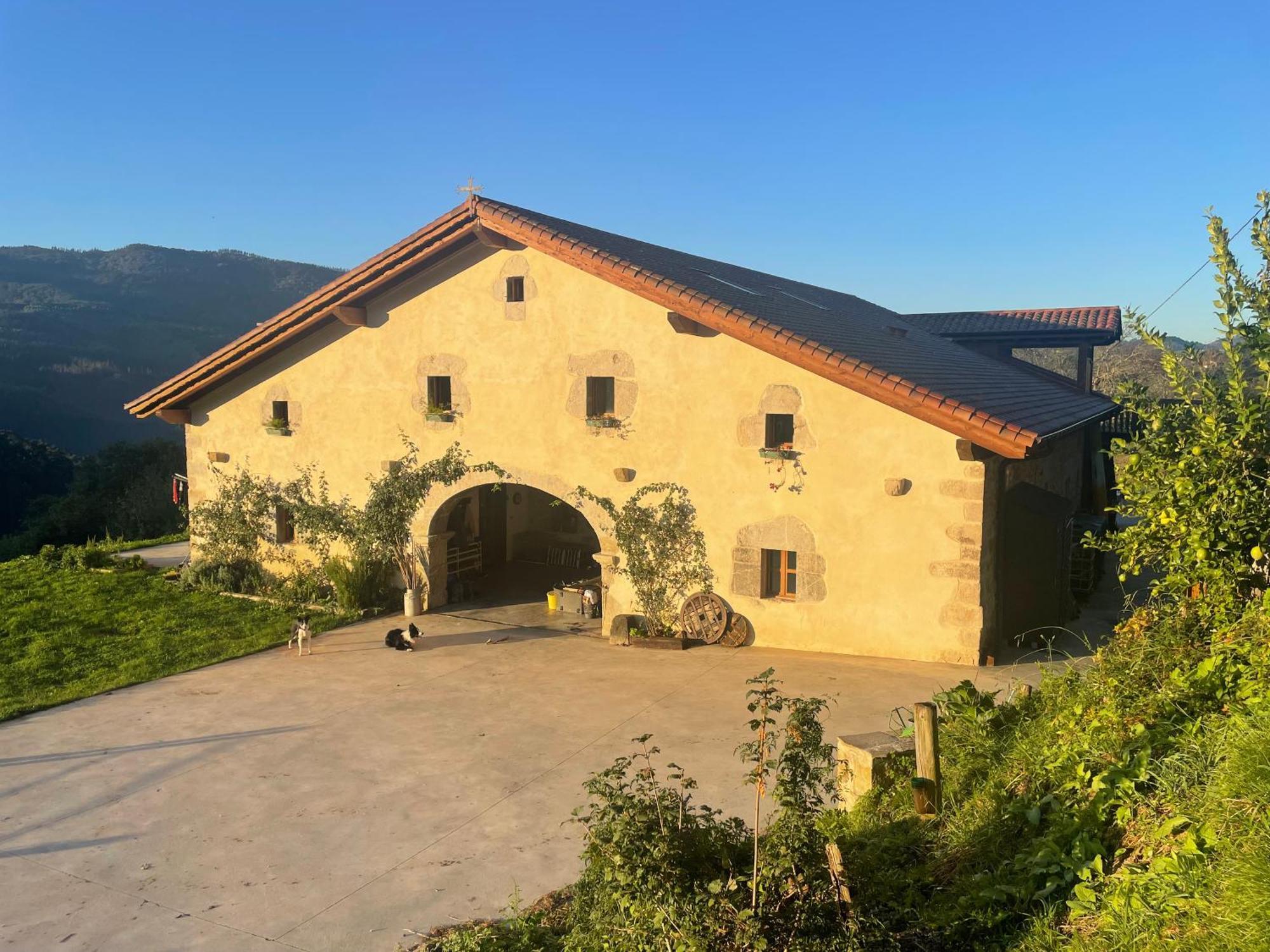 Olabe Hostel Ea Buitenkant foto